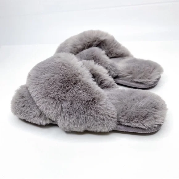 Loft gray criss cross fuzzy slippers, size 5-6 - Picture 5 of 6